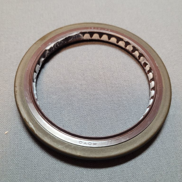 Bild på 21104-09F56 SEAL CLUTCH HOUSIN